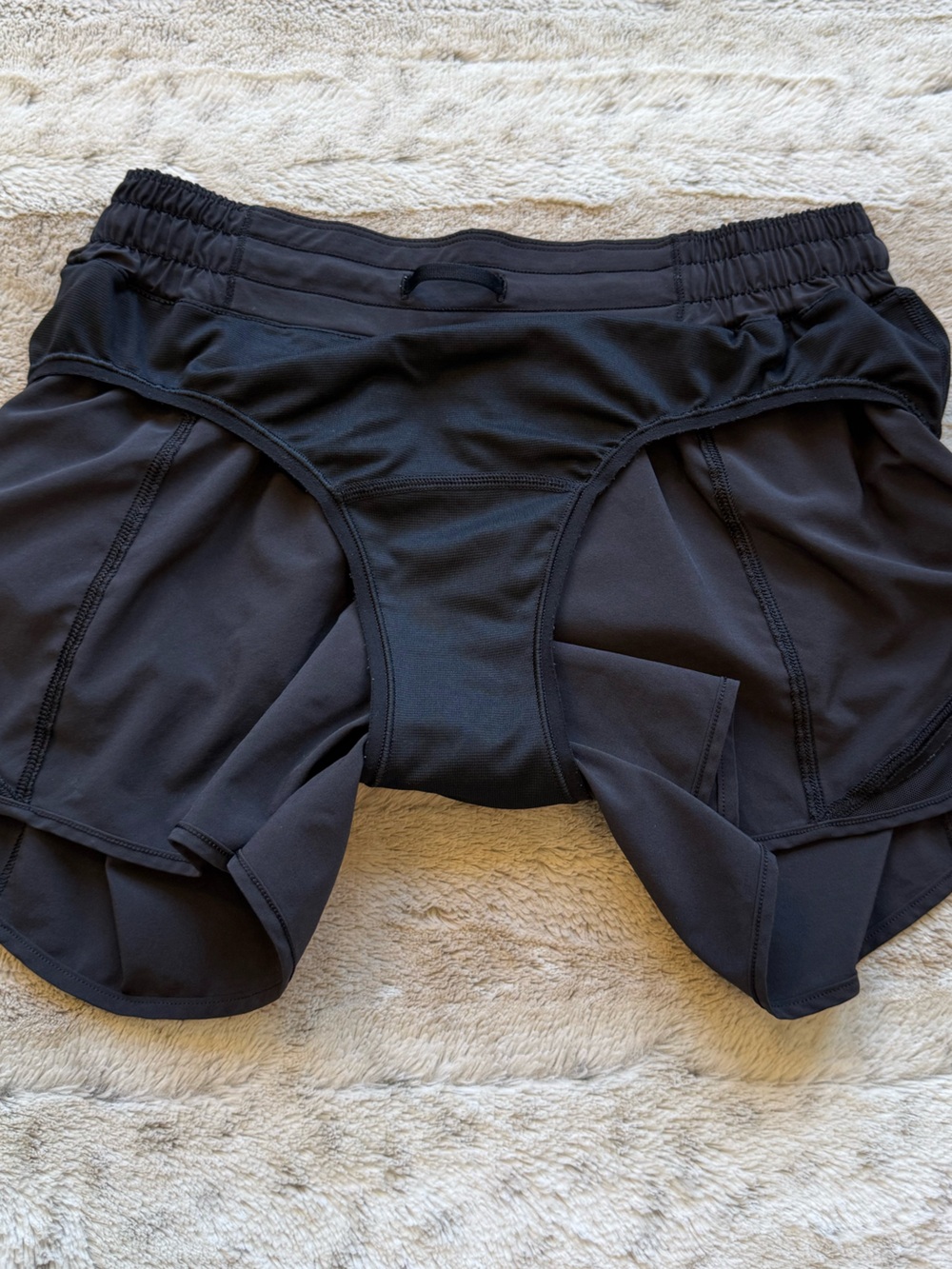 Lululemon Hotty Hot Short II *Long 4" in
Black Size 8 - Picture 9 of 15